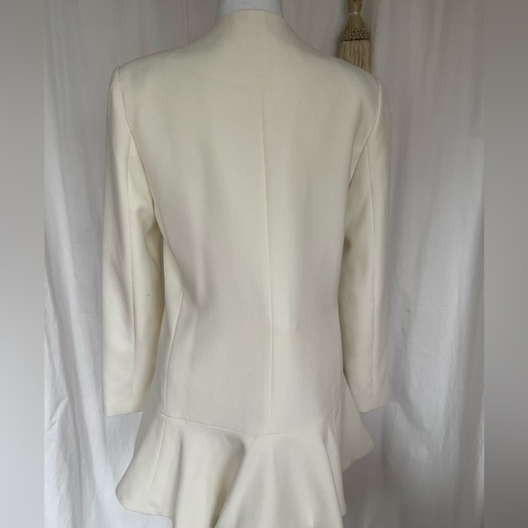 Potter’s Pot White Coat - Picture 4 of 6